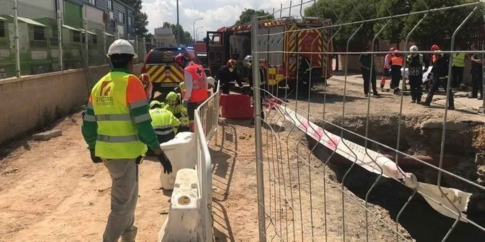 Herido un obrero al caerle encima barrera de 10 kilos mientras trabajaba en una zanja de Ciempozuelos