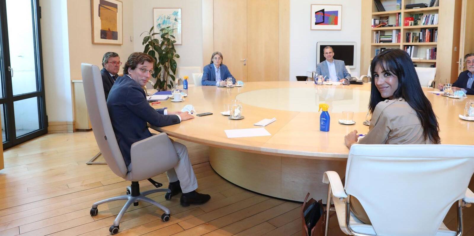 Los cinco grupos municipales se sientan para pactar "el Madrid del futuro"