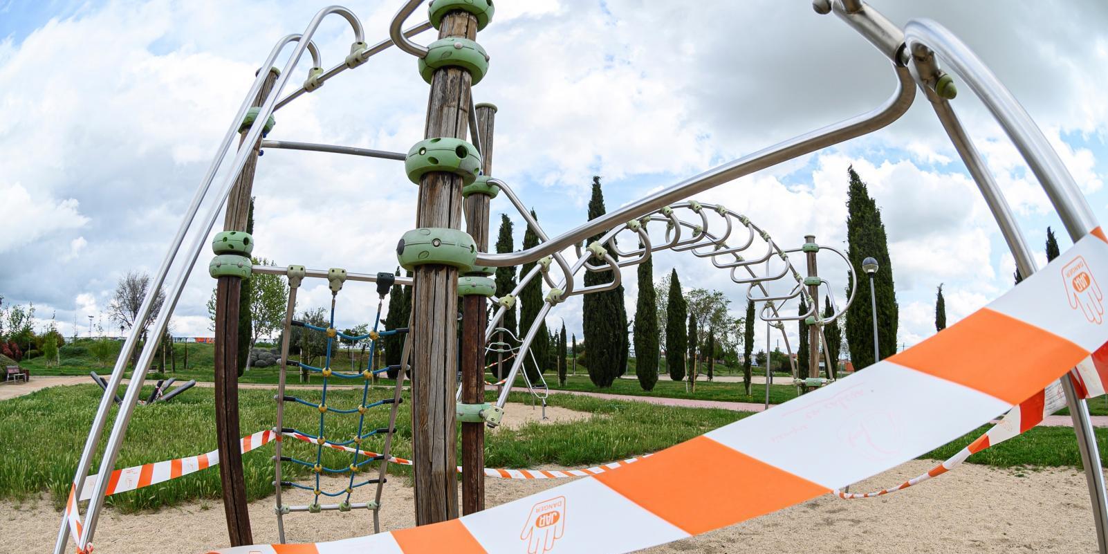 El Ayuntamiento de Madrid valora "seriamente" abrir las zonas infantiles de los parques