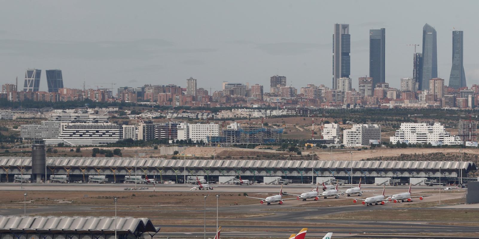 Los aeropuertos españoles comienzan a recibir a los primeros visitantes