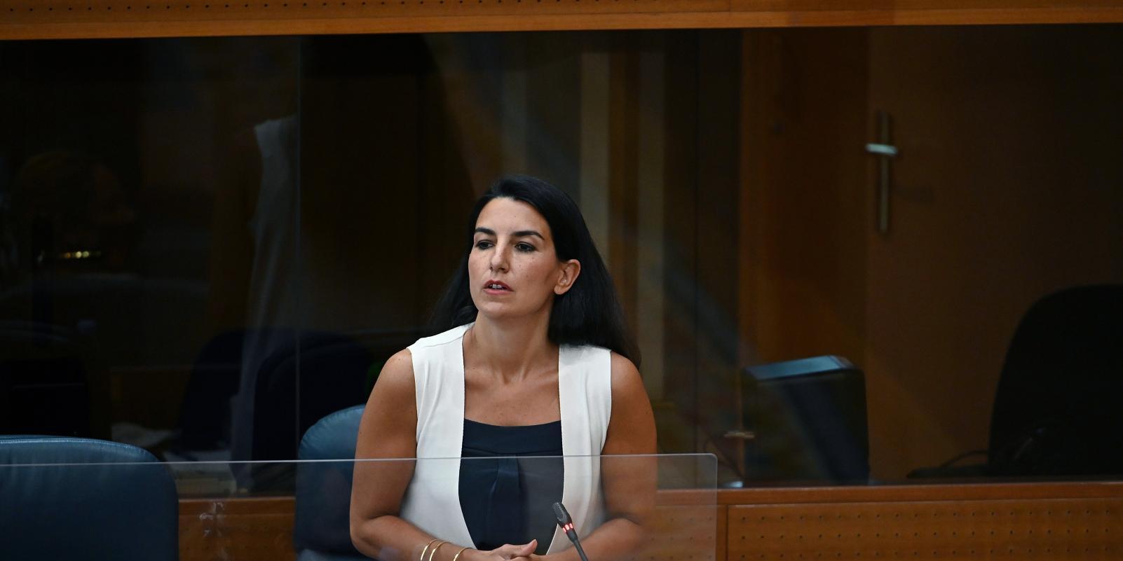 Monasterio critica que Aguado trate de "burlar" la sentencias del Tribunal Supremo sobre las banderas LGTBI en lugares oficiales