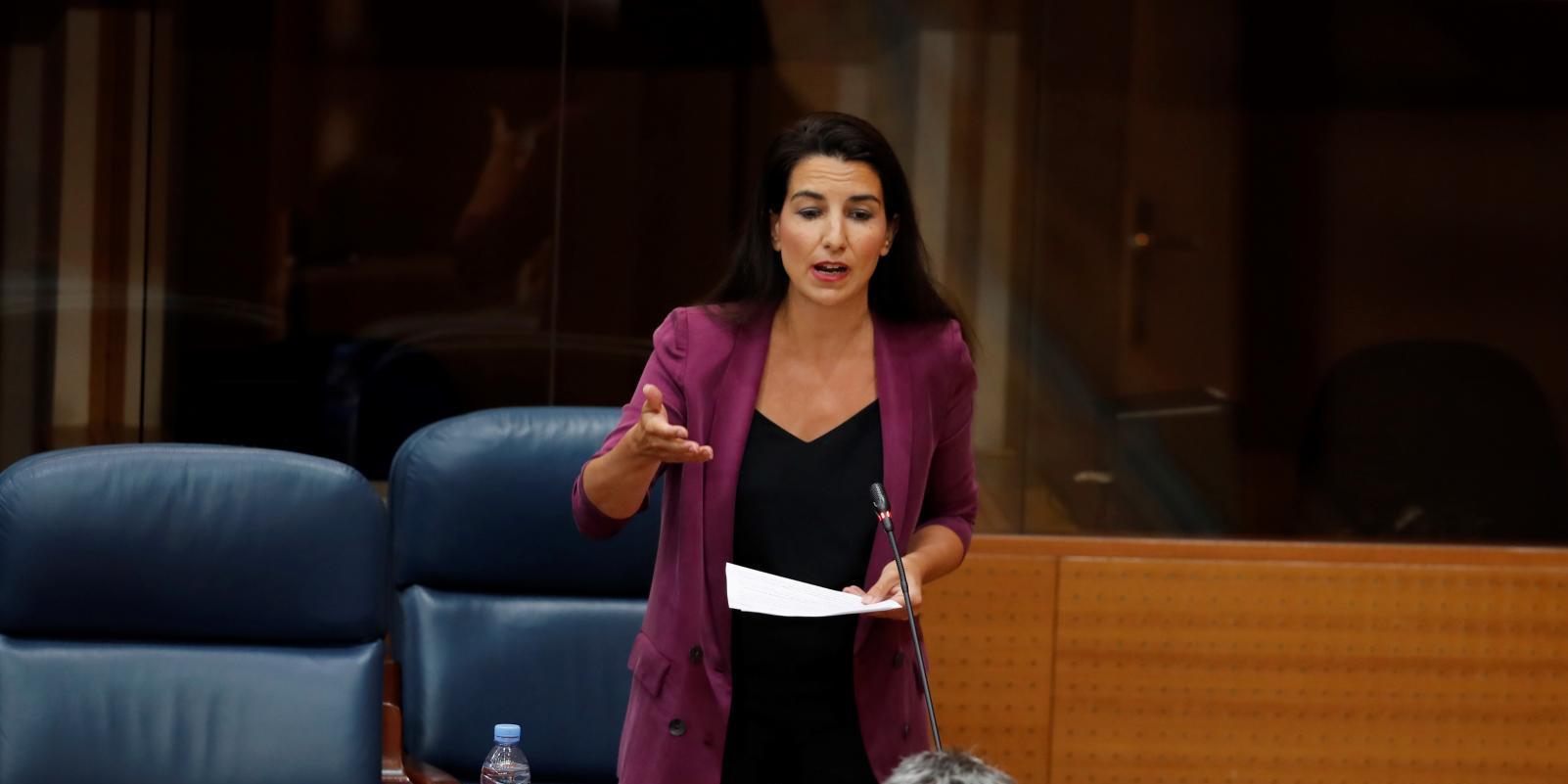 Vox reprocha a Ayuso que no tome medidas para reforzar el control en Barajas