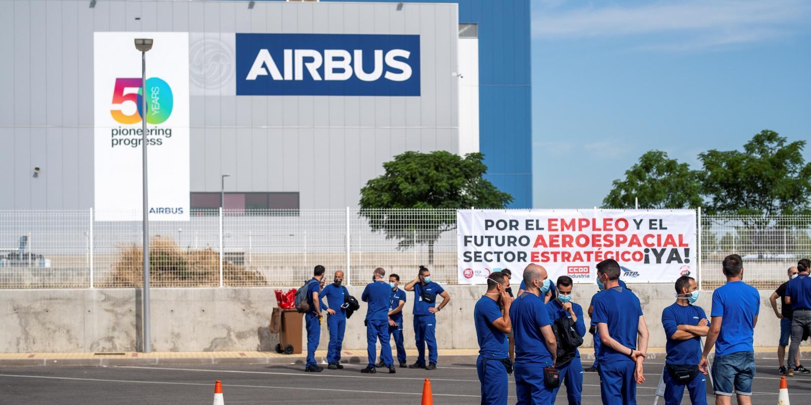 Más de 1.000 trabajadores de Airbus se concentran en la puerta de la empresa en defensa del empleo