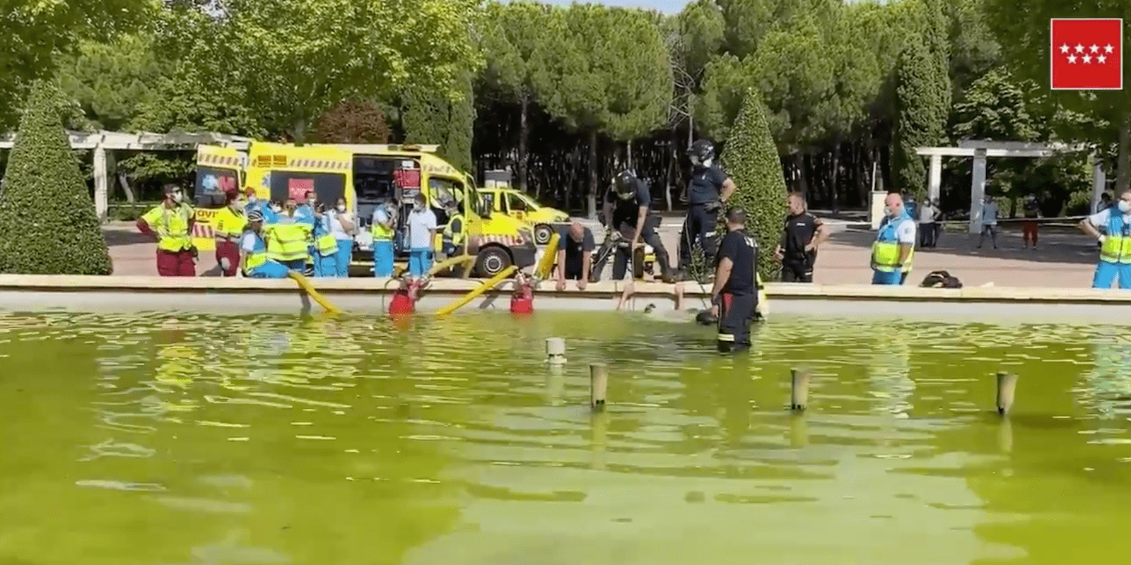 Un joven de 16 años muere succionado por una tubería de una fuente ornamental