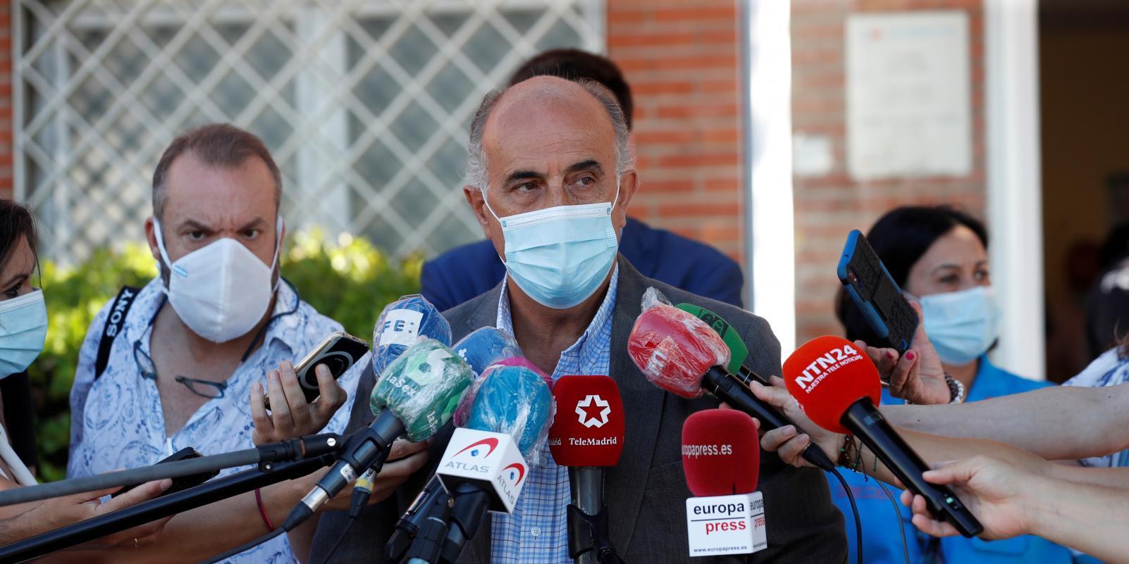 La Comunidad de Madrid recomienda "quedarse en casa" en las zonas con más positivos