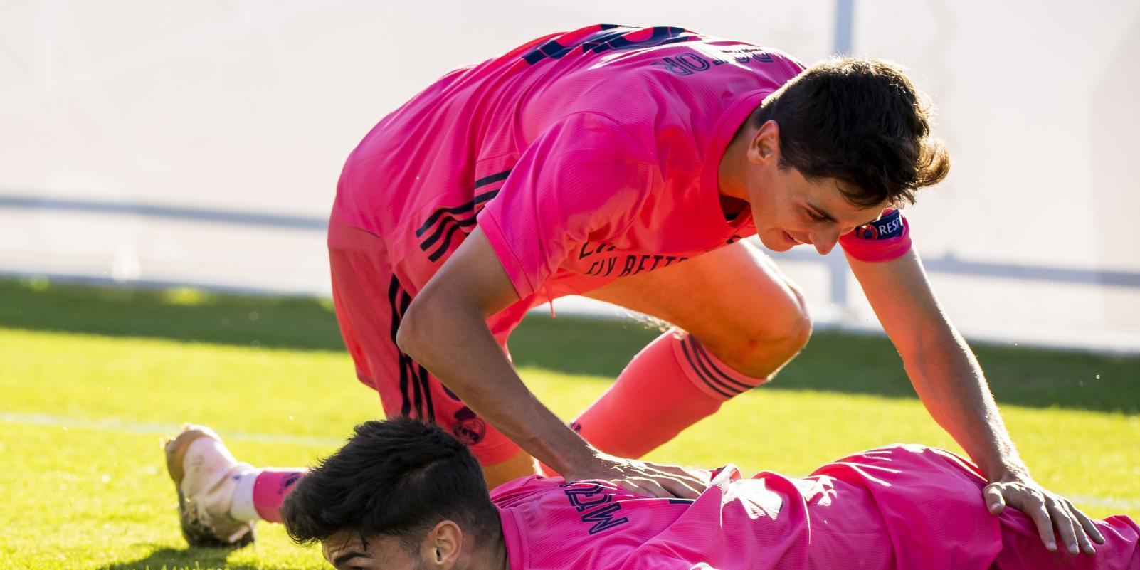 1-2. Raúl derriba el muro de semifinales y el Madrid luchará por el título