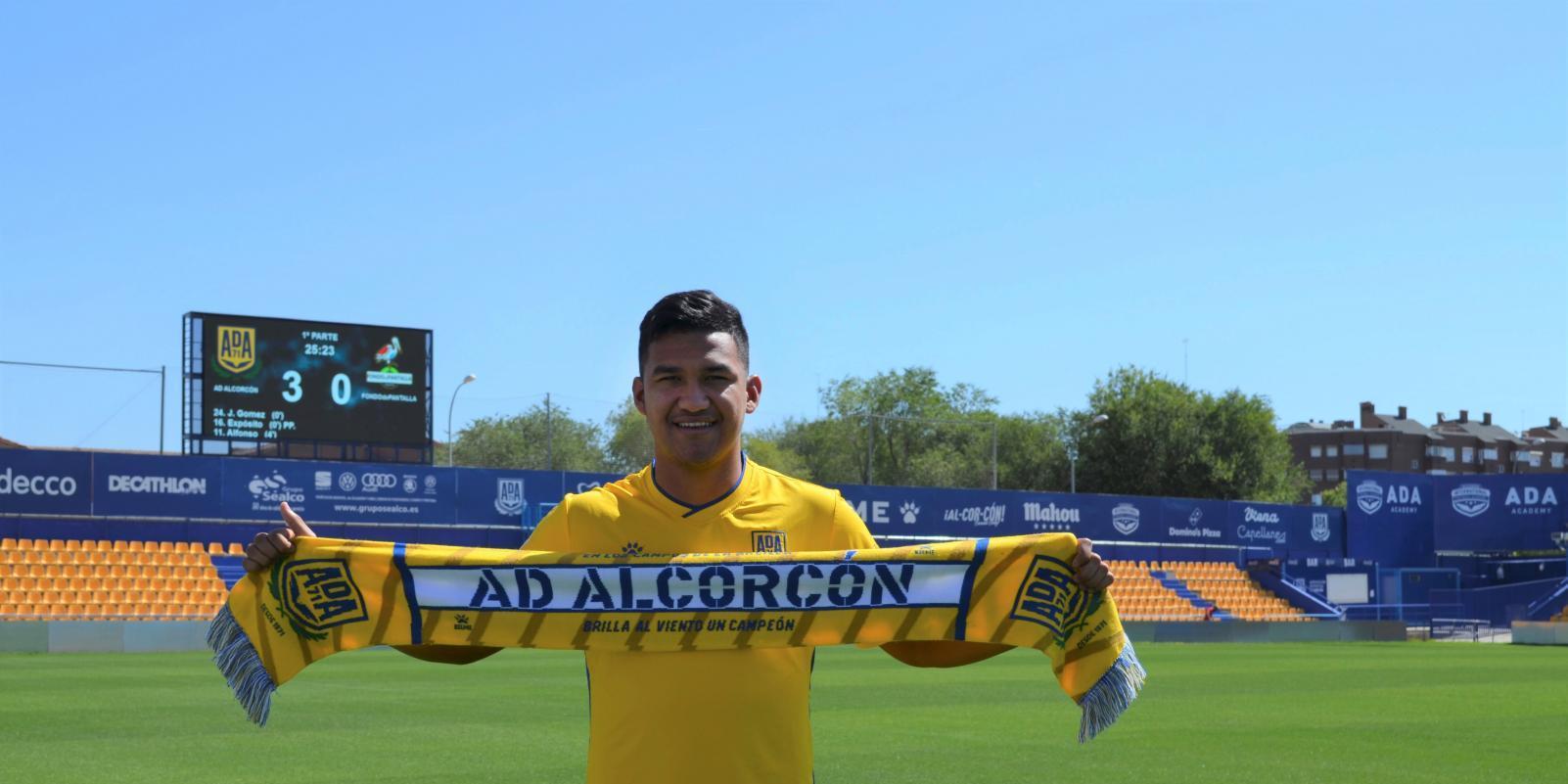 Samuel Sosa prorroga su cesión y seguirá una temporada más en el Alcorcón