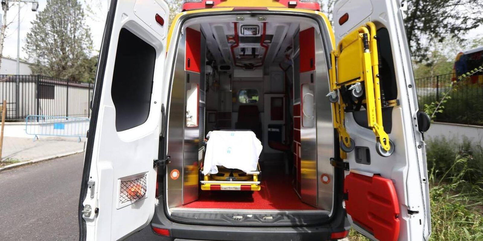 Herido de gravedad un motorista tras colisionar con un turismo en la Avenida de los Poblados
