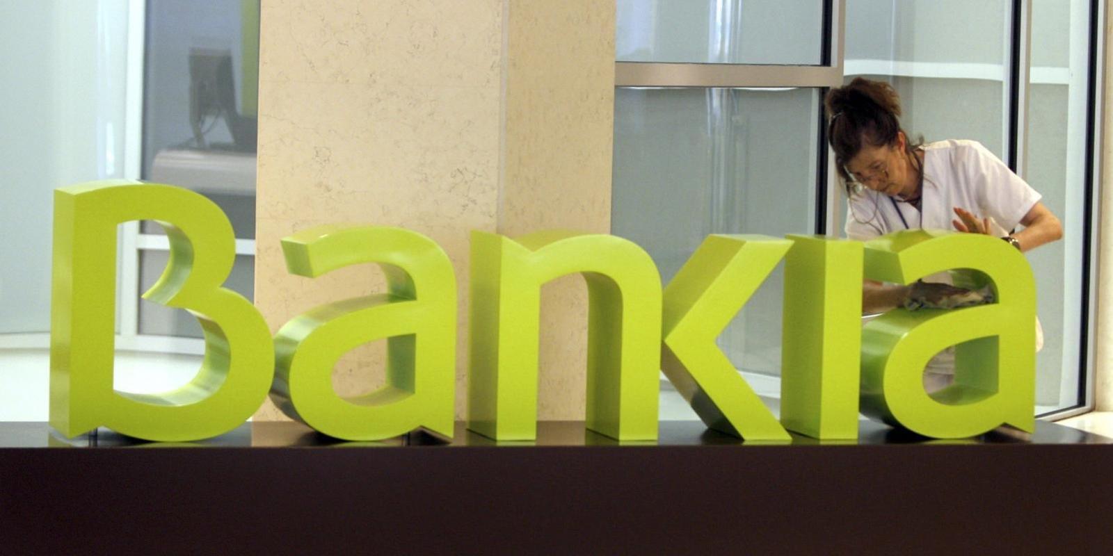 Bankia y CaixaBank negocian su fusión