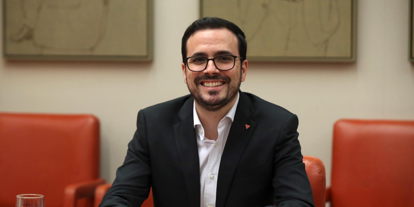 El Ministerio de Consumo prohibirá el uso de líneas 902 en servicios de atención al cliente