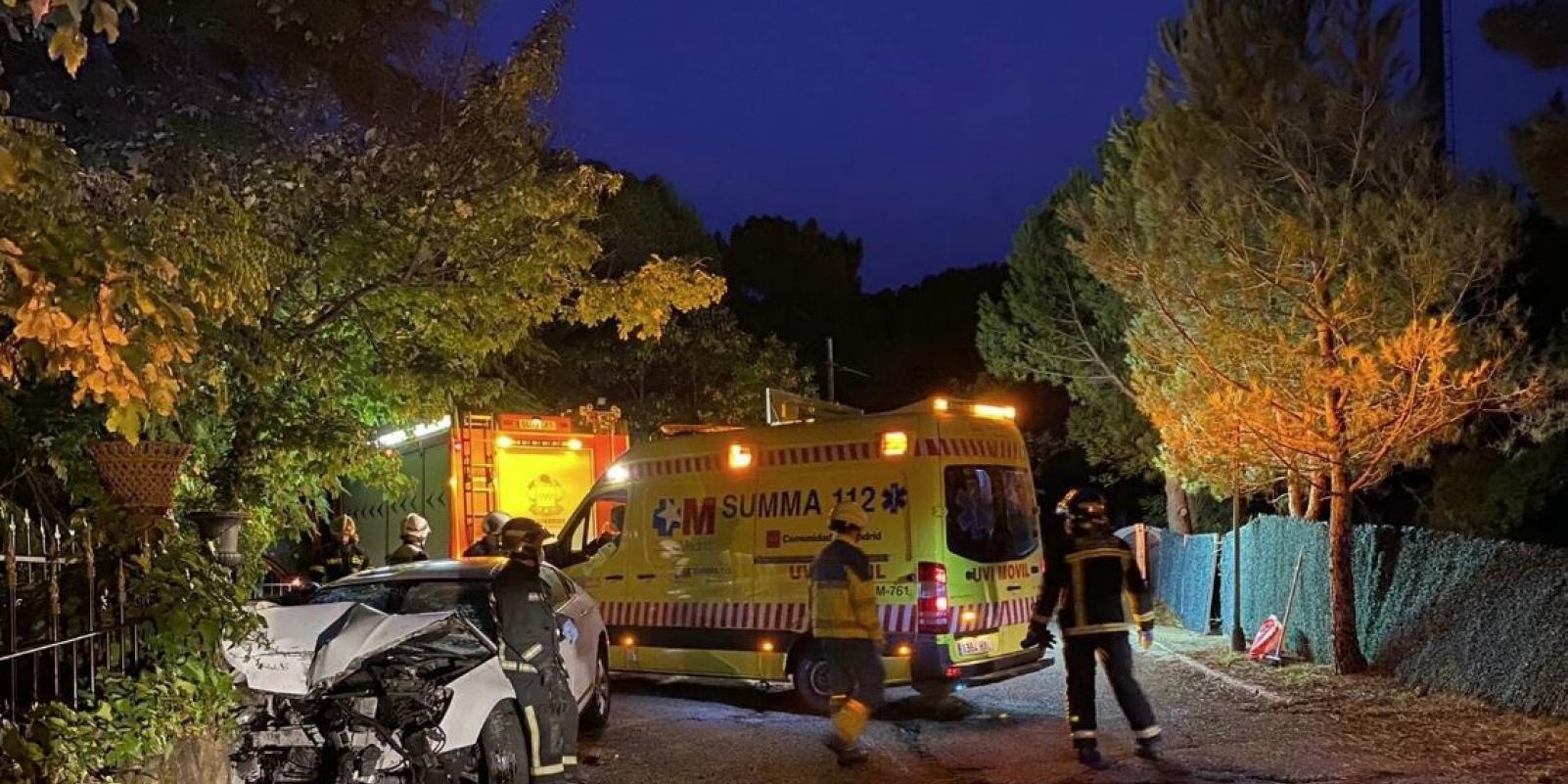 Herida grave una joven tras chocar su coche contra un muro en Collado Villalba