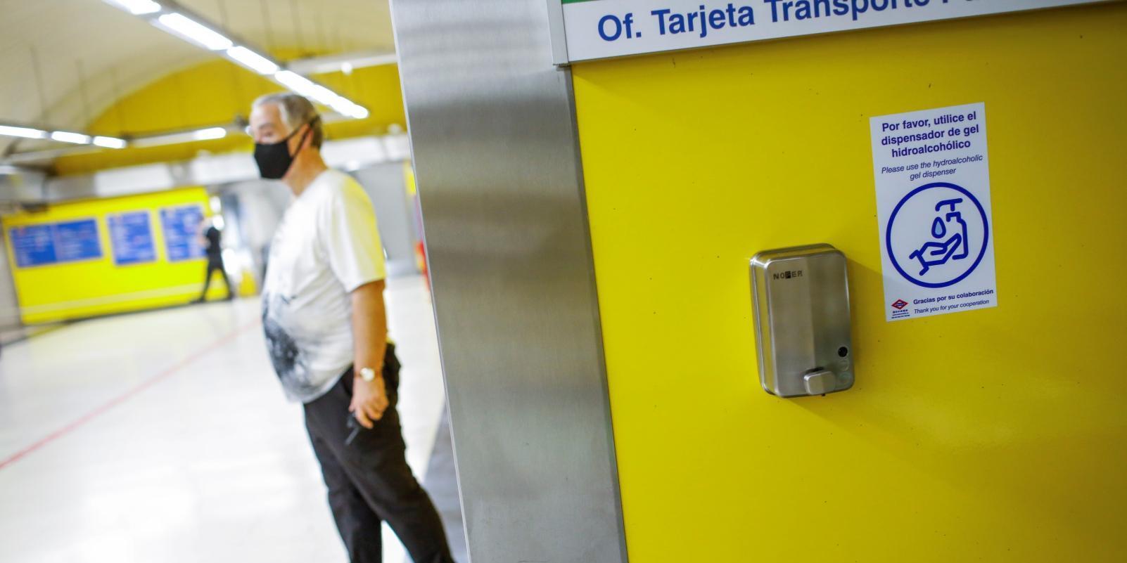 Metro instalará 200 dispensadores de gel hidroalcohólico en 50 estaciones