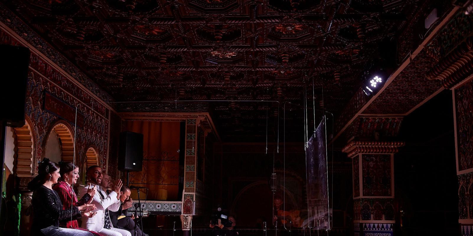 Un metacrilato para que vuelva el cante a la "catedral" del flamenco