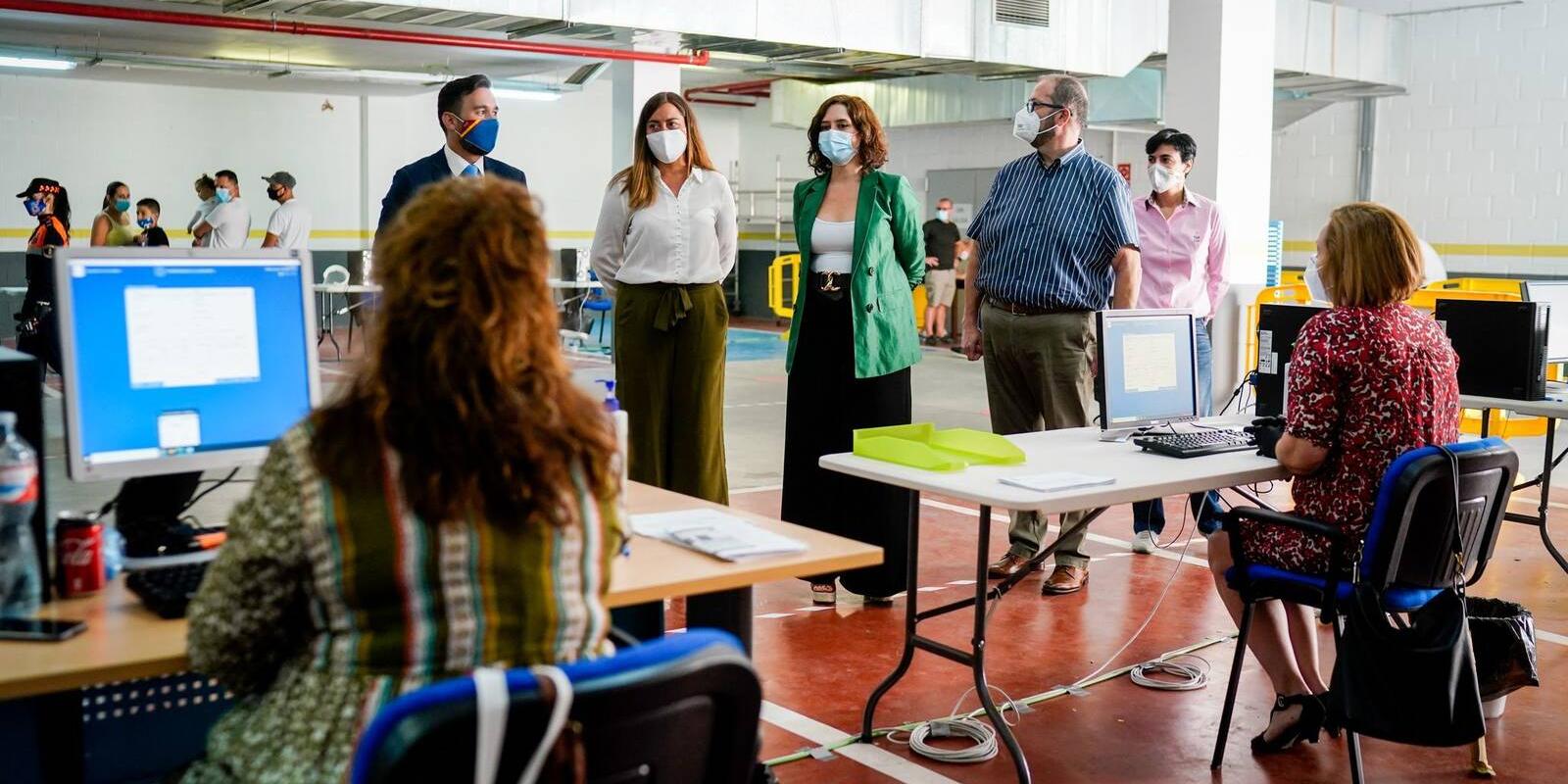 Díaz Ayuso celebra la realización de test masivos de coronavirus de Arroyomolinos