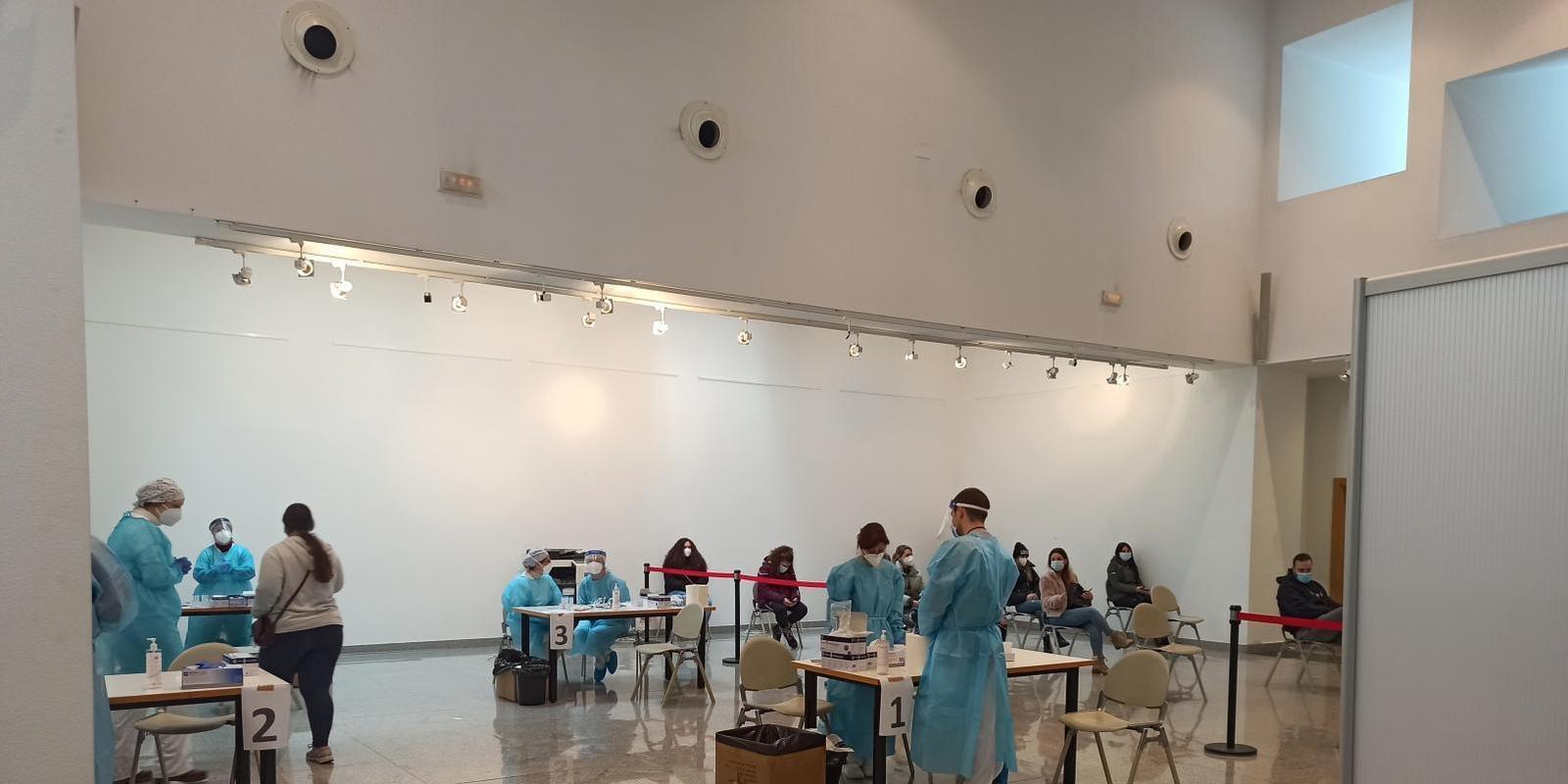 La Comunidad detecta 410 asintomáticos en los tests en universidades y aísla a 3.600 contactos estrechos