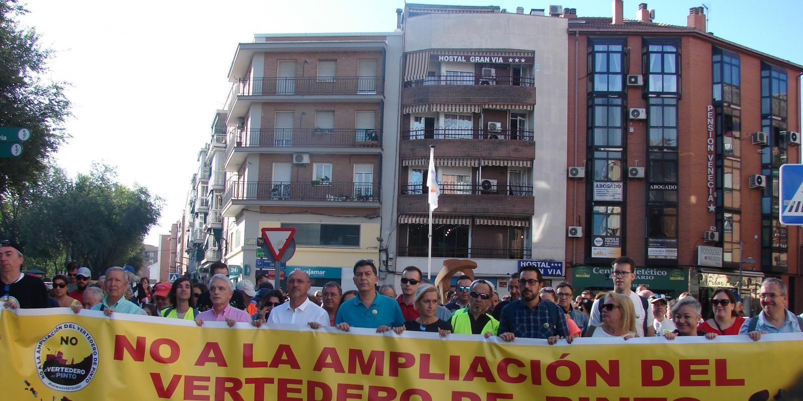 Concentración en Getafe contra la ampliación del vertedero de Pinto
