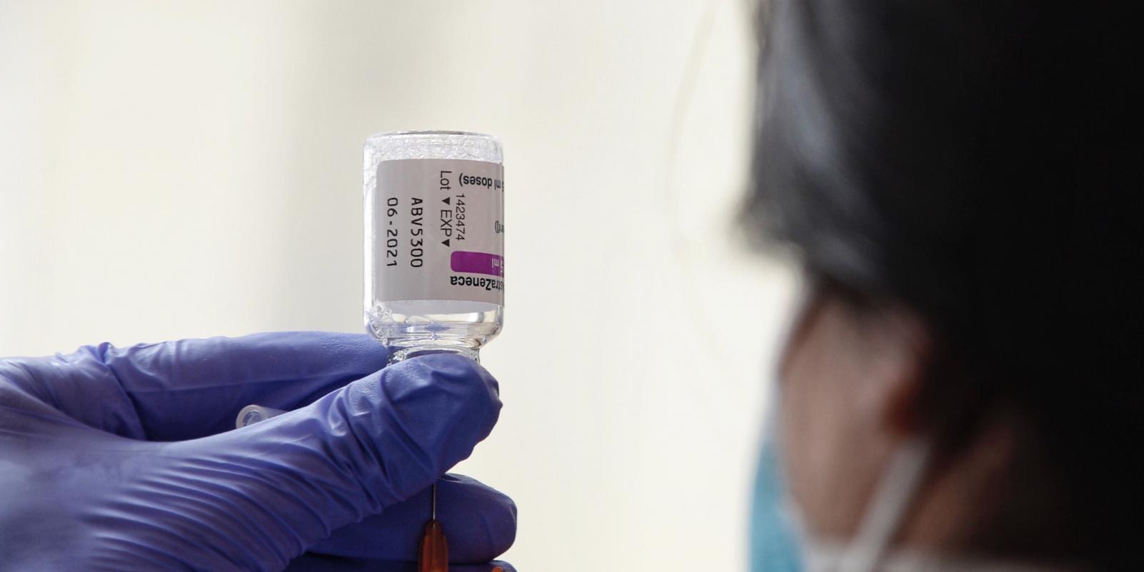 España mantiene por ahora la vacuna de AstraZeneca solo para menores de 55