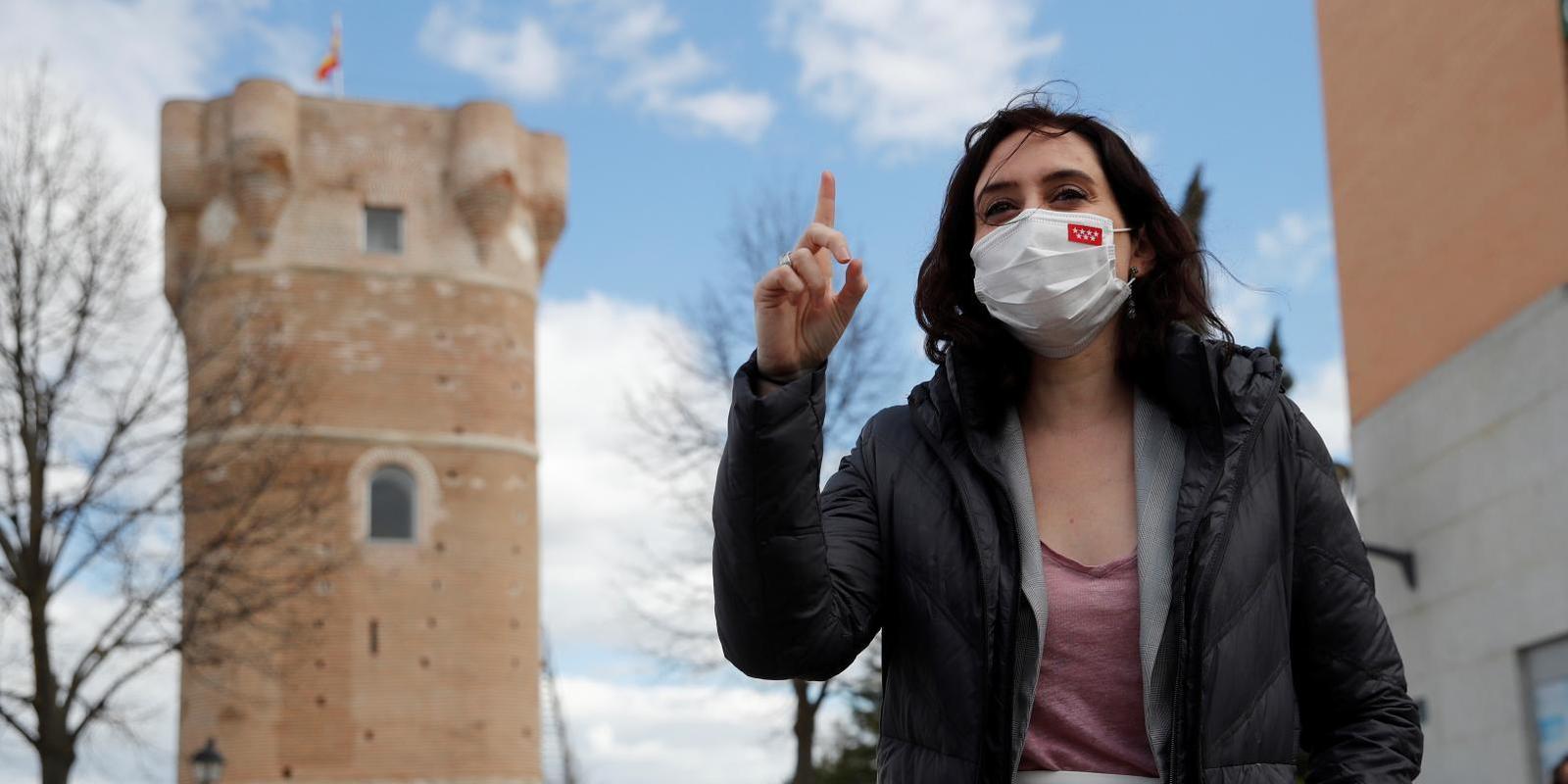 El PP ganaría en Madrid y quedaría a un escaño de gobernar con Vox, según una encuesta