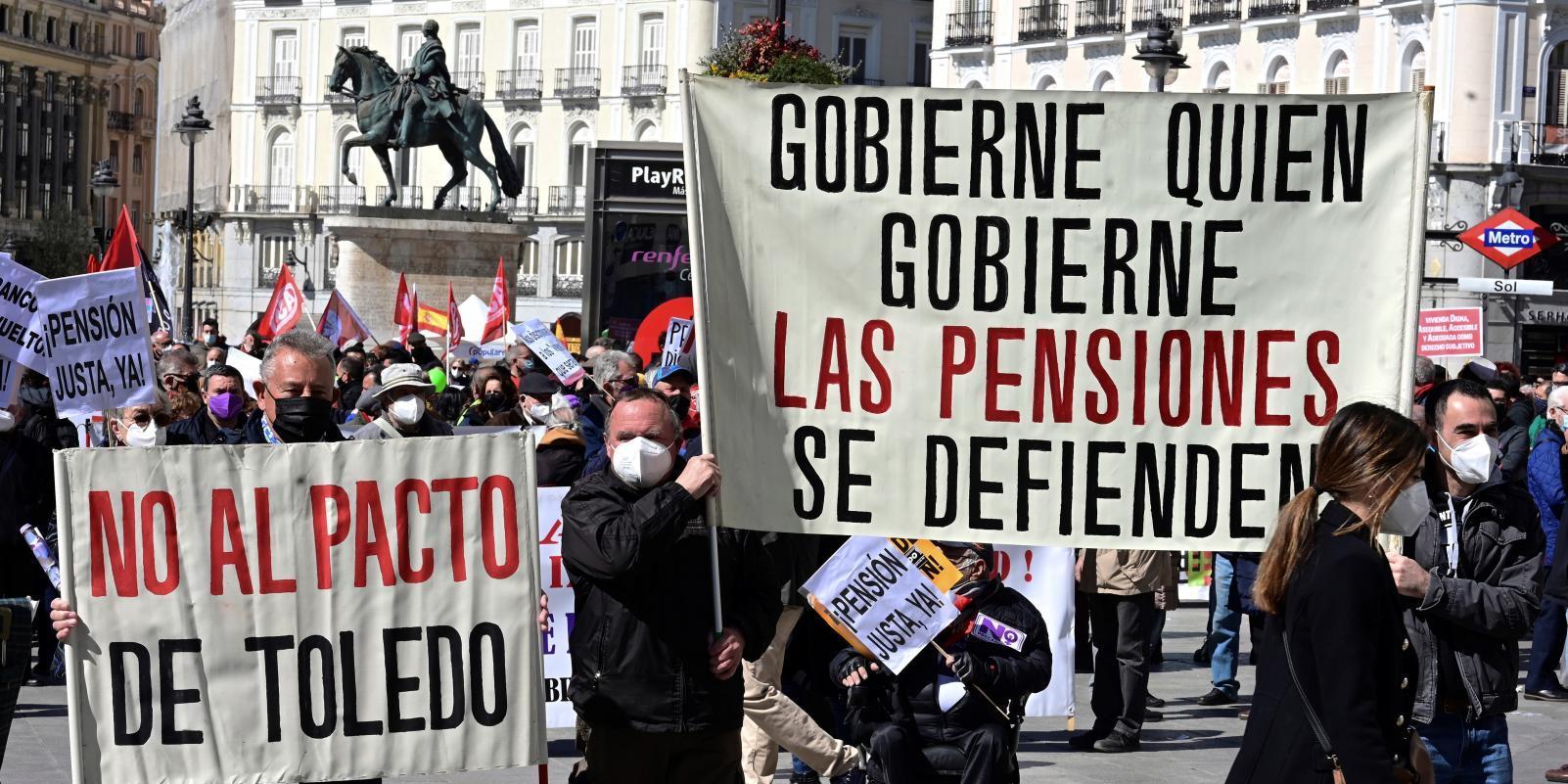 Cientos de manifestantes en Madrid en defensa del sistema publico de pensiones