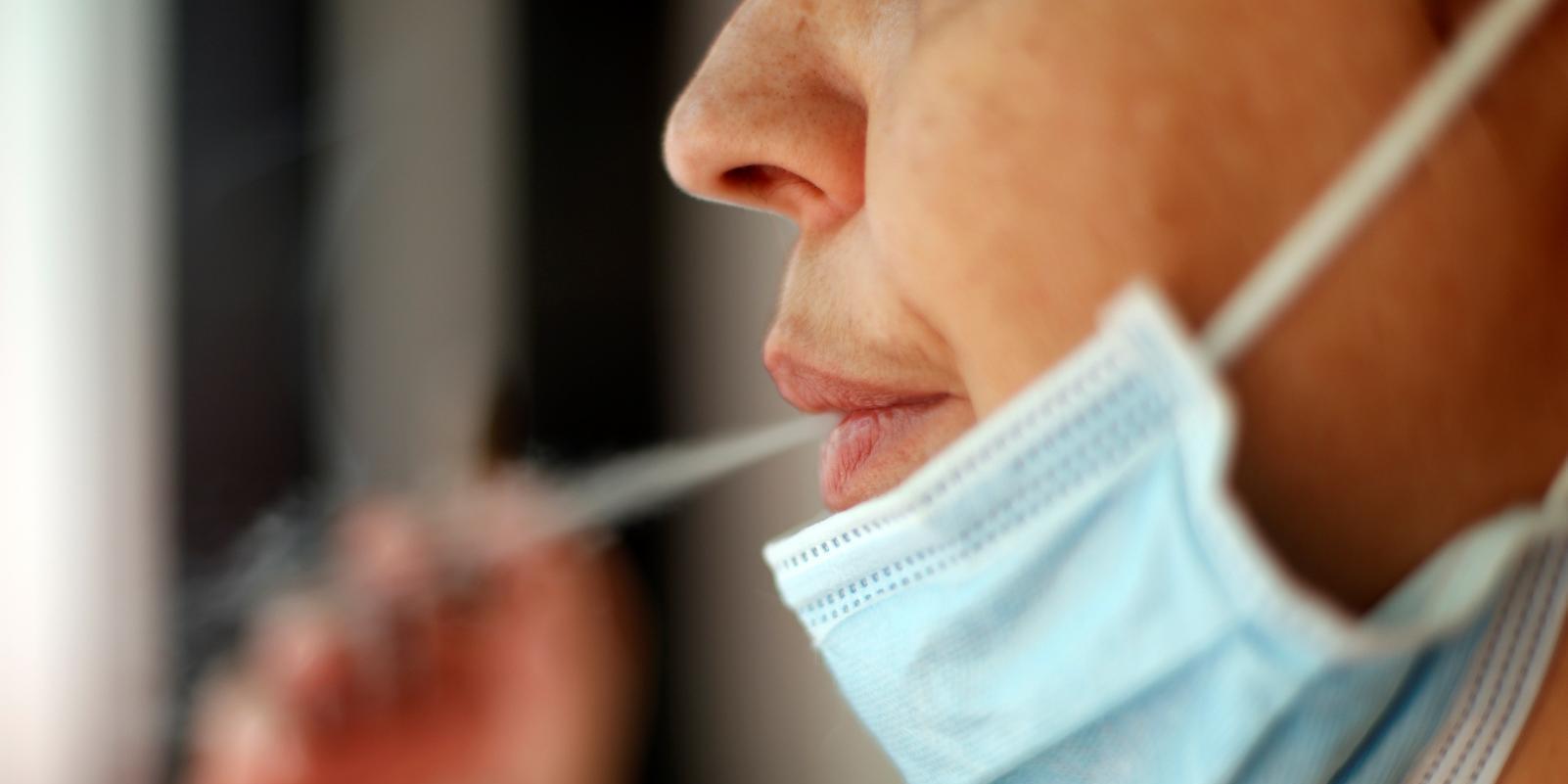 Piden a Sanidad explicitar que fumar no es excepción para retirar la mascarilla