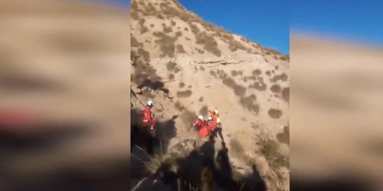Rescatan en helicóptero a un joven que había caído rodando por un terraplén de unos 30 metros en el cerro del Ecce Homo