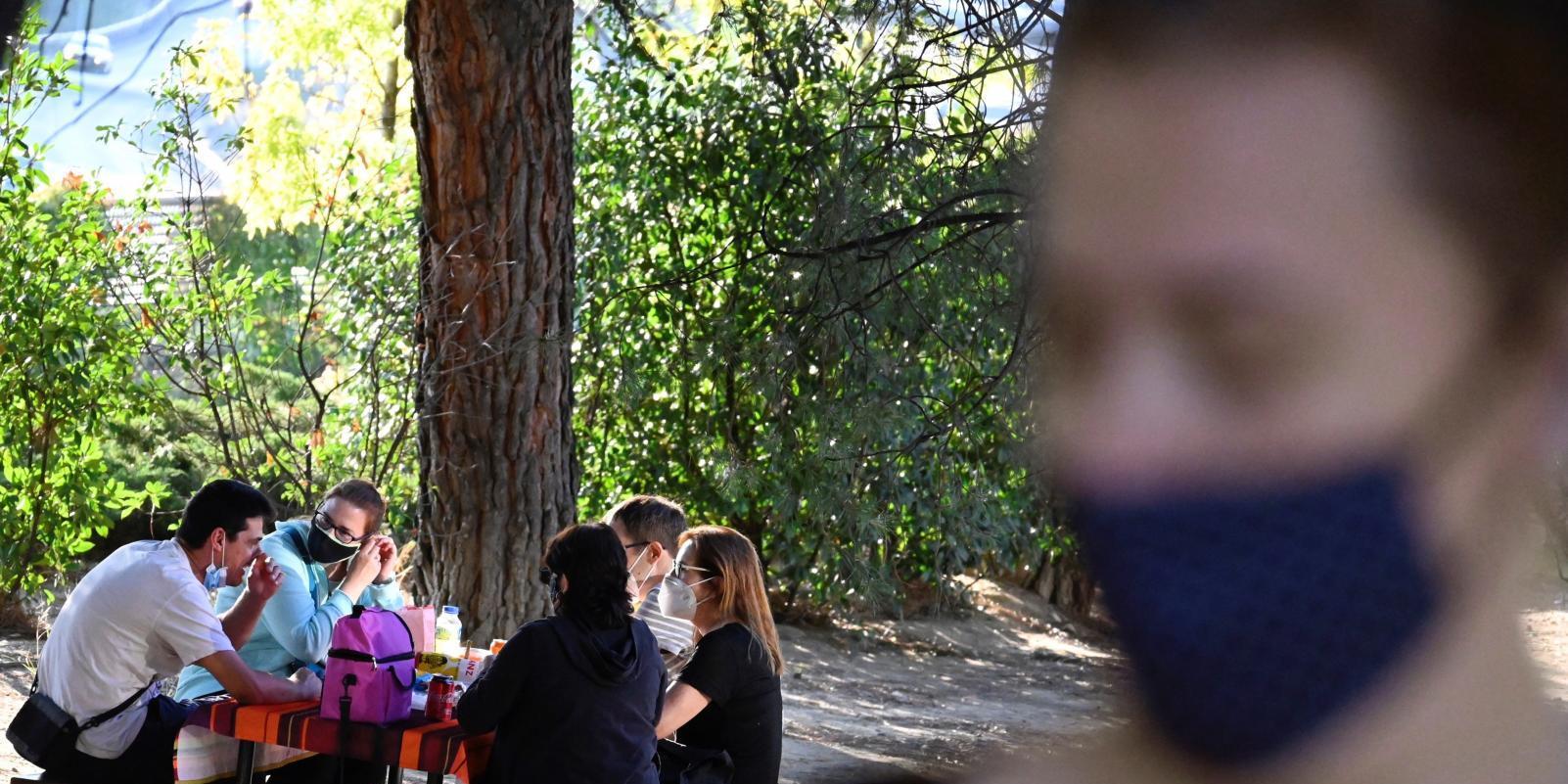 La pandemia pone de moda los picnics en Madrid