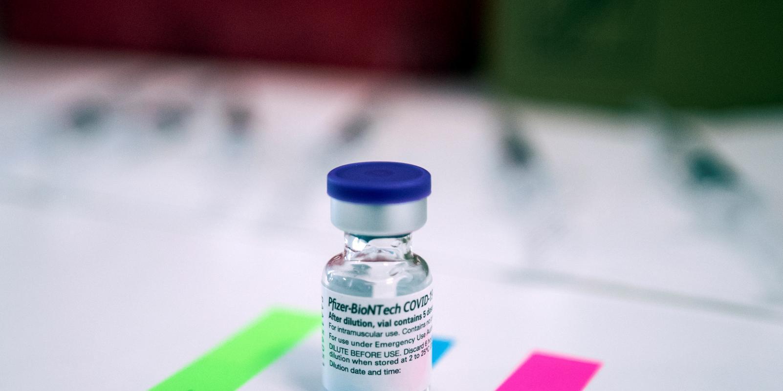 La UE pacta con Pfizer adelantar 50 millones de dosis para cubrir los retrasos de Janssen y AstraZeneca