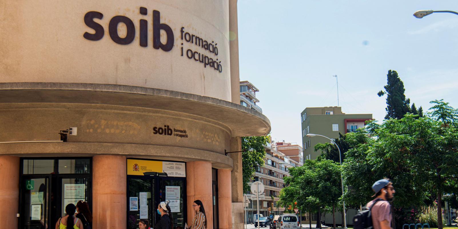 Canarias y Baleares concentran el 16 % de todos los trabajadores en ERTE