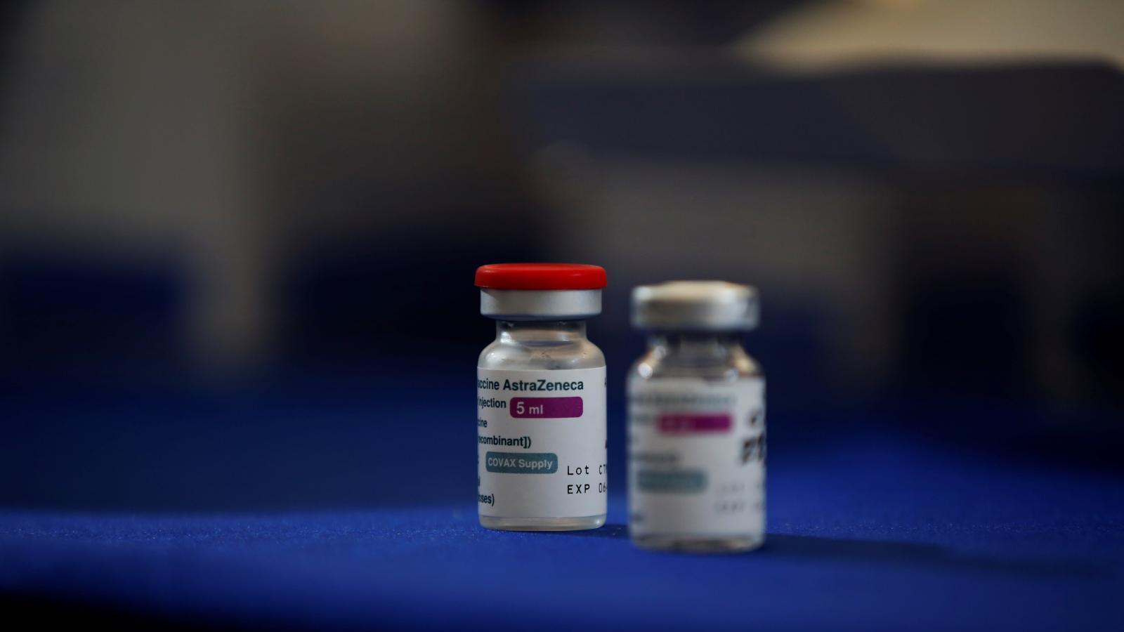 La Comisión de Salud Pública pospone la decisión sobre la segunda dosis de AstraZeneca con la oposición de Madrid