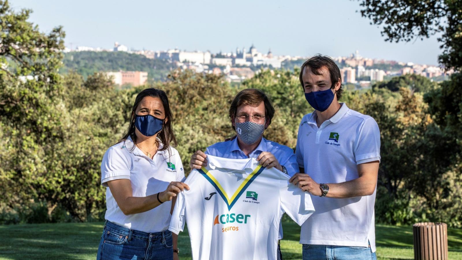 Almeida felicita al hockey femenino y masculino Club Campo Villa de Madrid