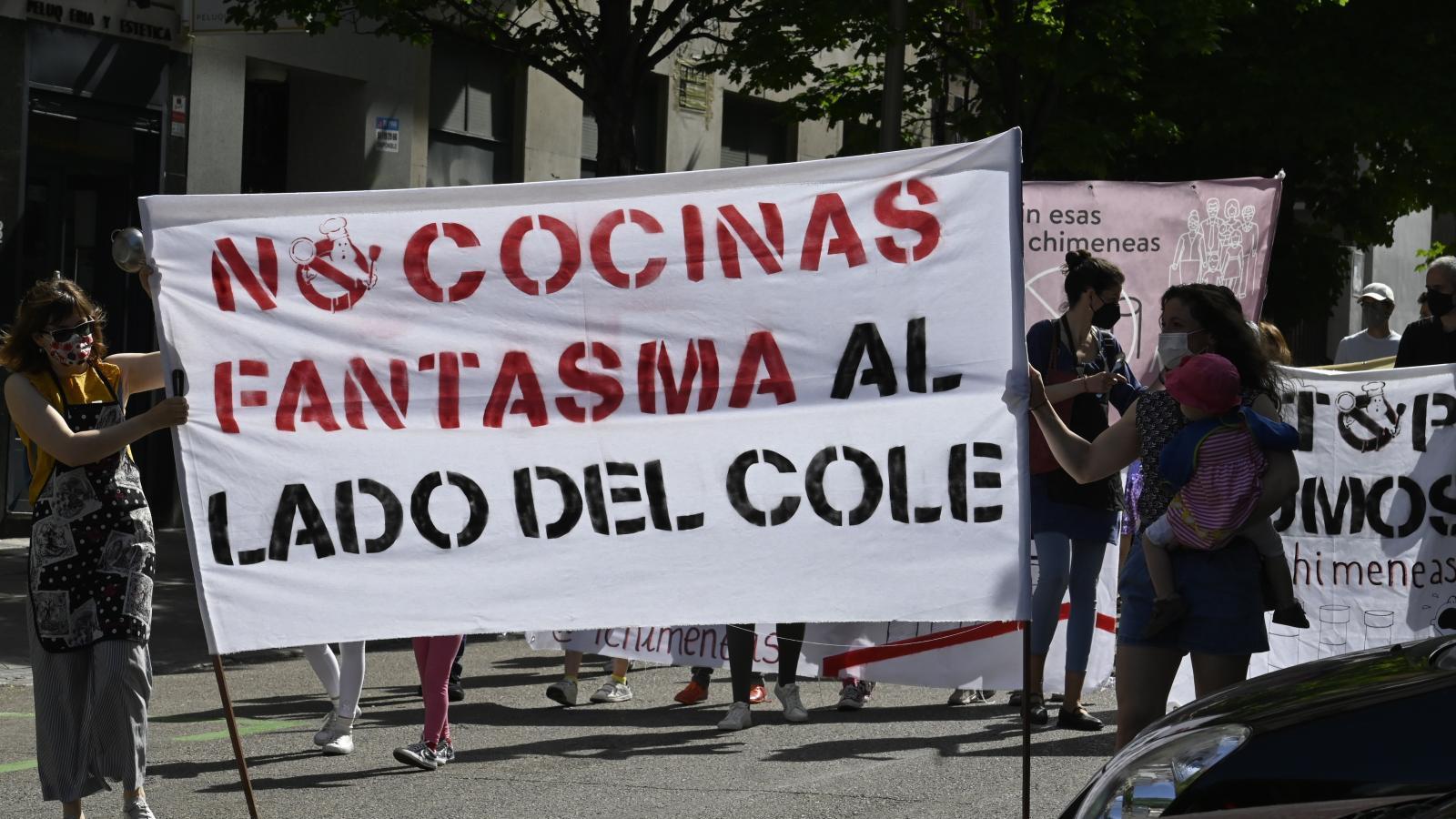 Cientos de vecinos protestan en Madrid contra las 'cocinas fantasma'