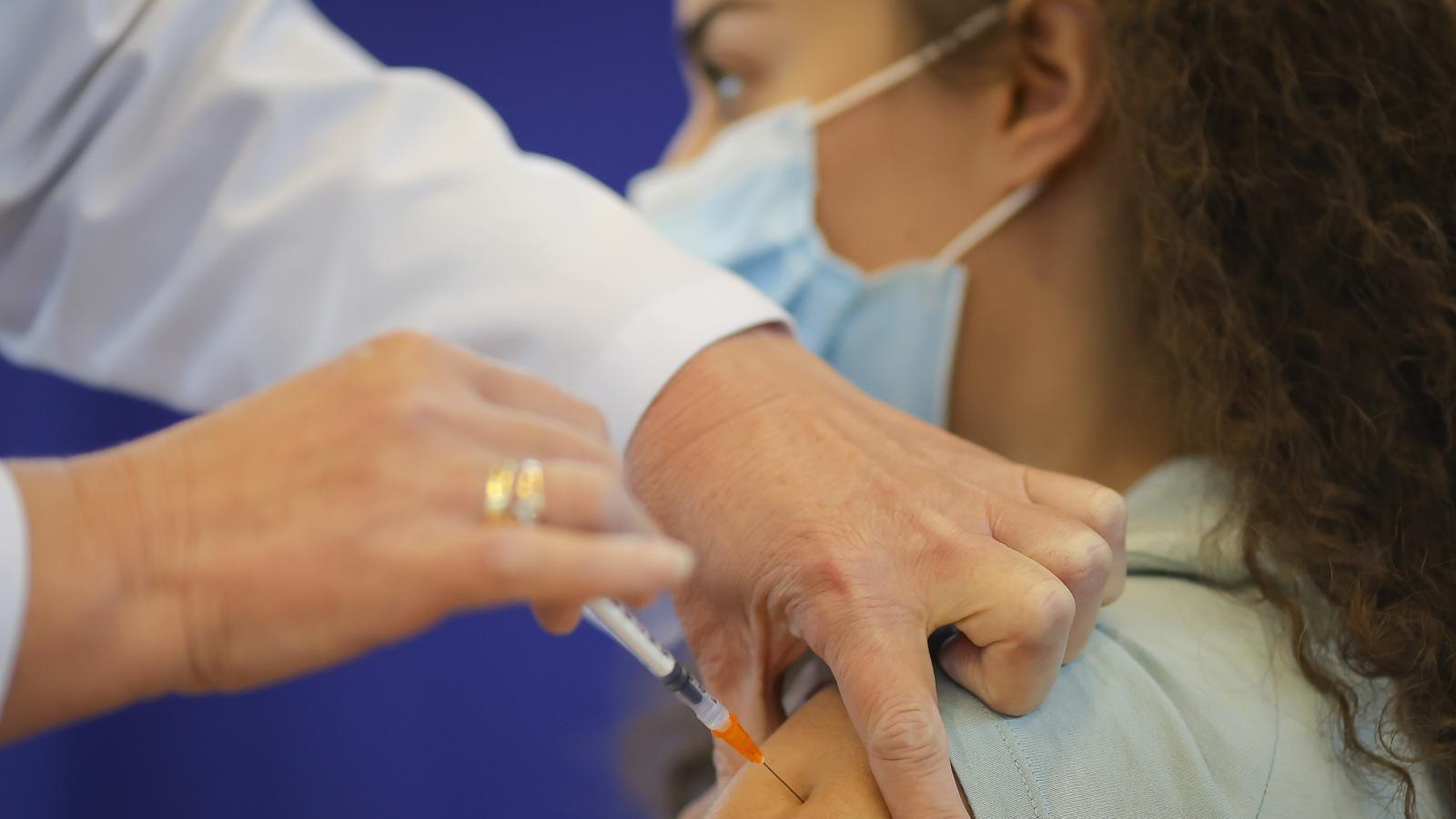 Madrid recurrirá si es necesario a centros sanitarios privados para vacunar