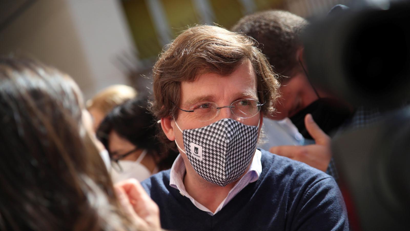 Martínez-Almeida pide no especular sobre retirar las mascarillas en espacios abiertos