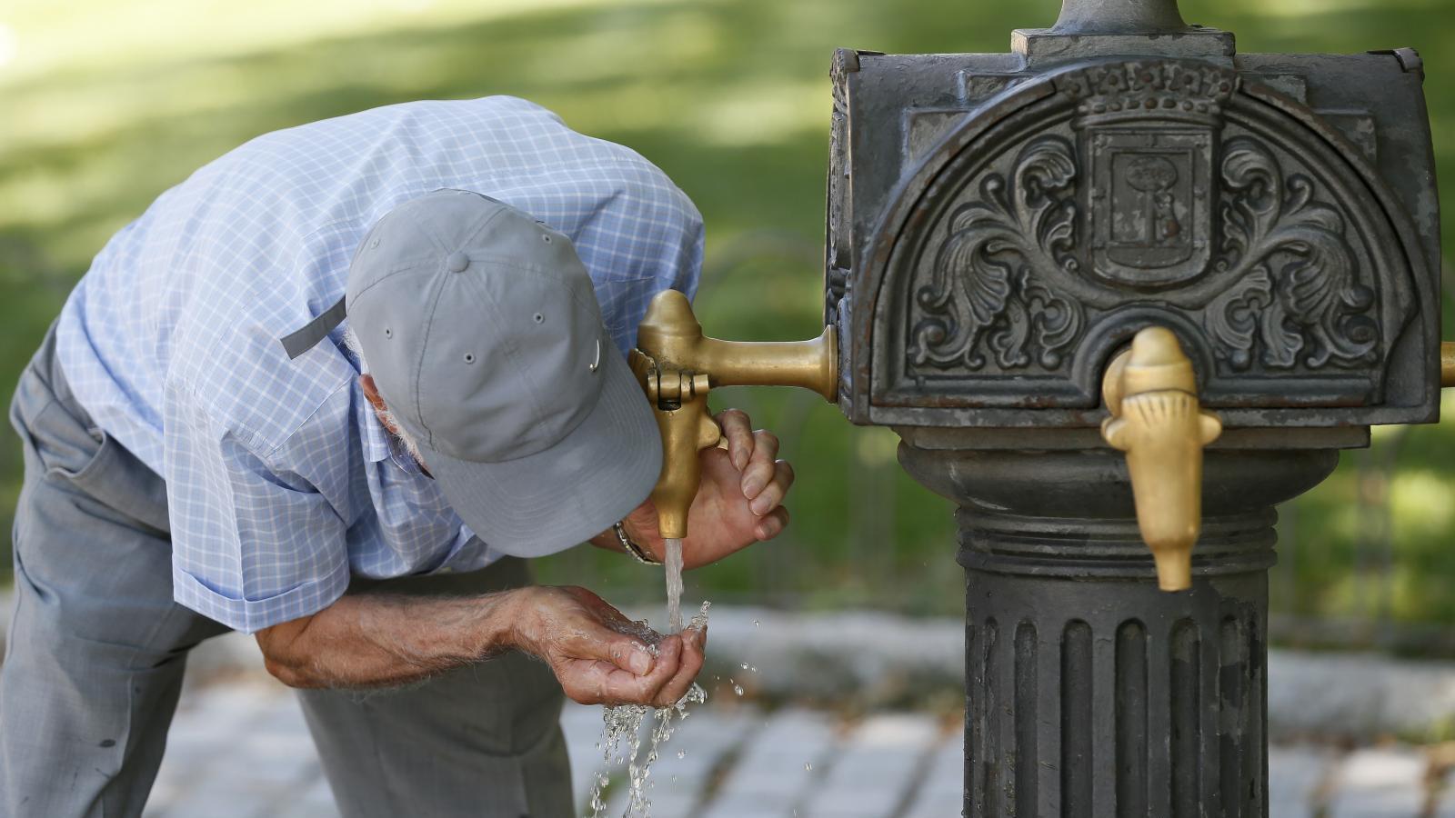 La ciudad de Madrid reabre las fuentes de agua potable tras cerrarlas en marzo de 2020