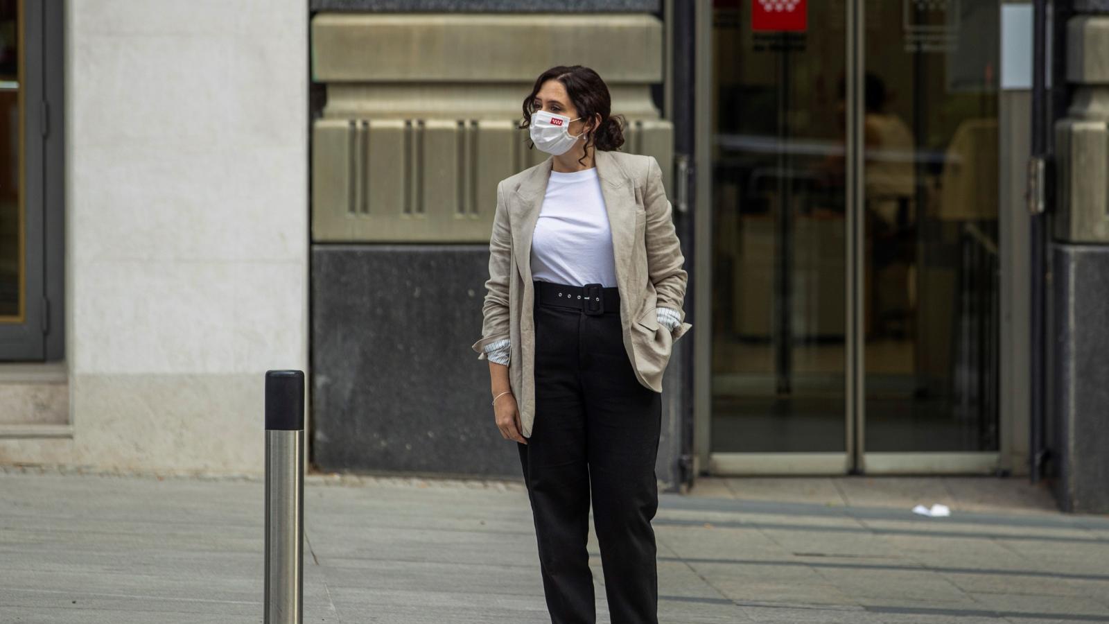 Díaz Ayuso estudiará ofrecer viviendas de alquiler asequibles a guardias civiles