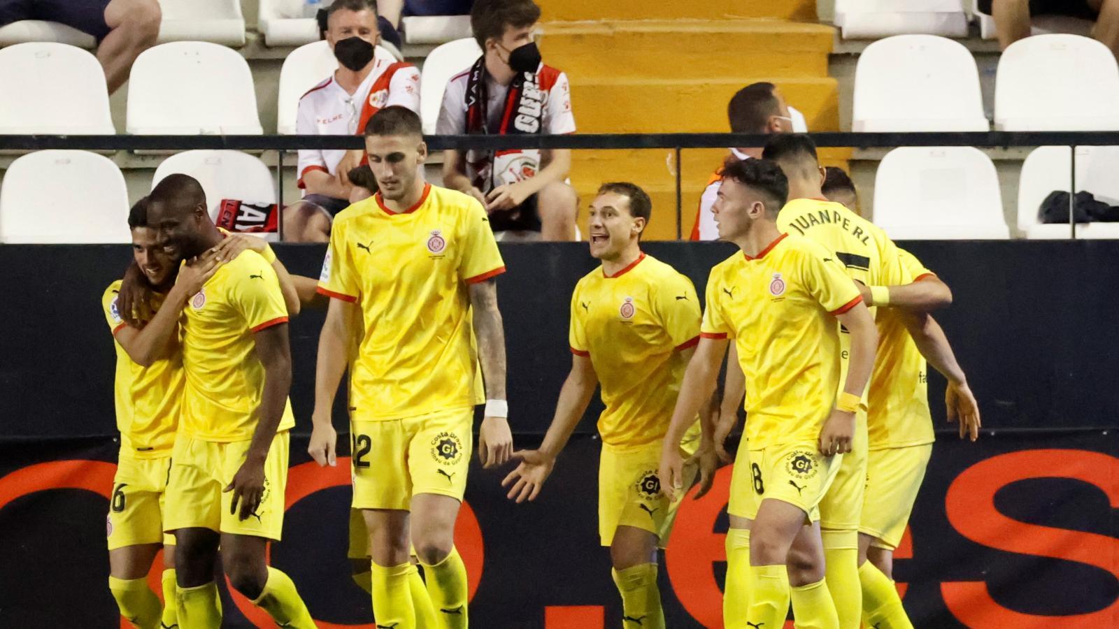 1-2. El Girona encarrila en Vallecas el sueño de Primera