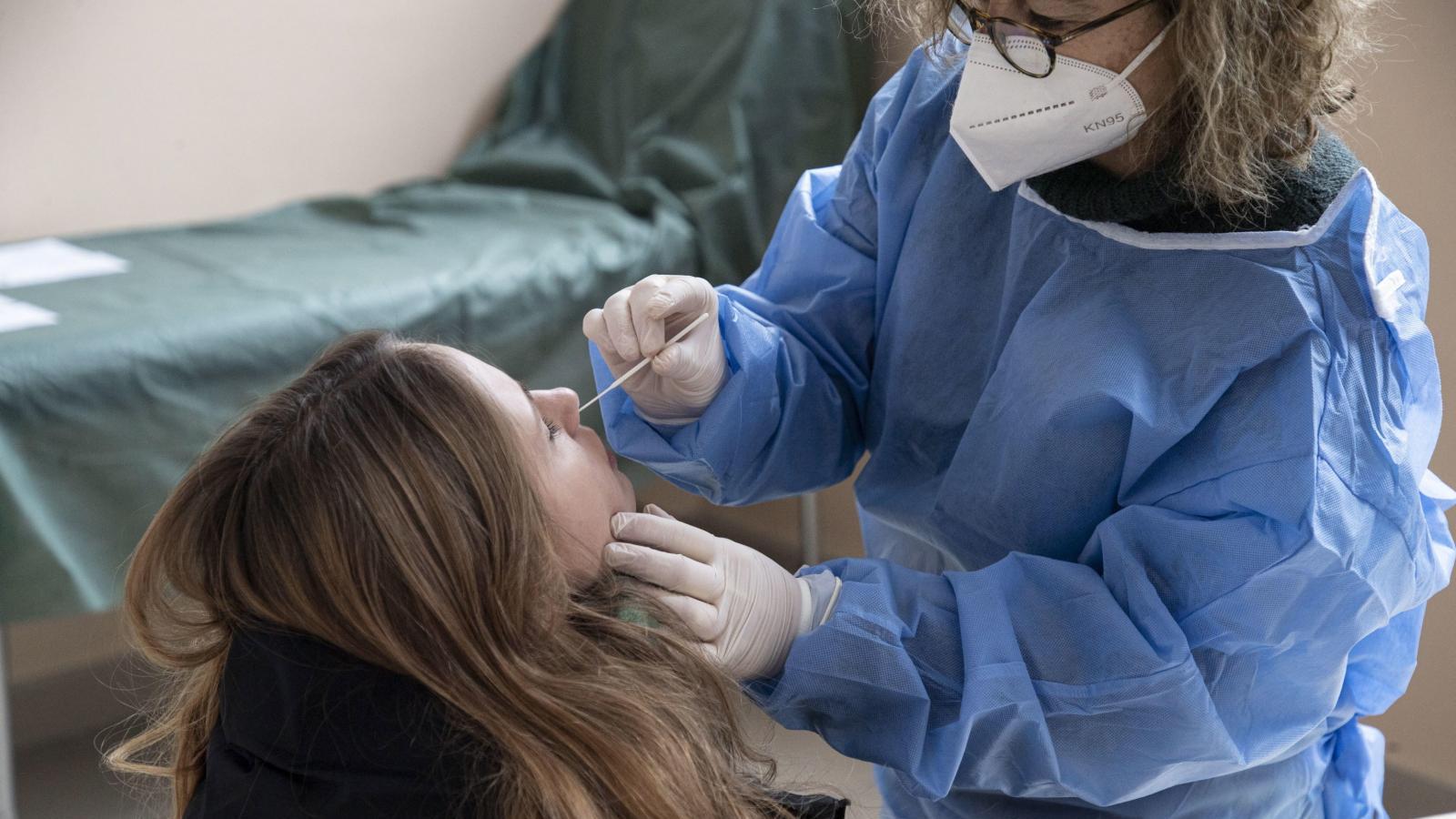 Sanidad quiere vacunar ya a los jóvenes