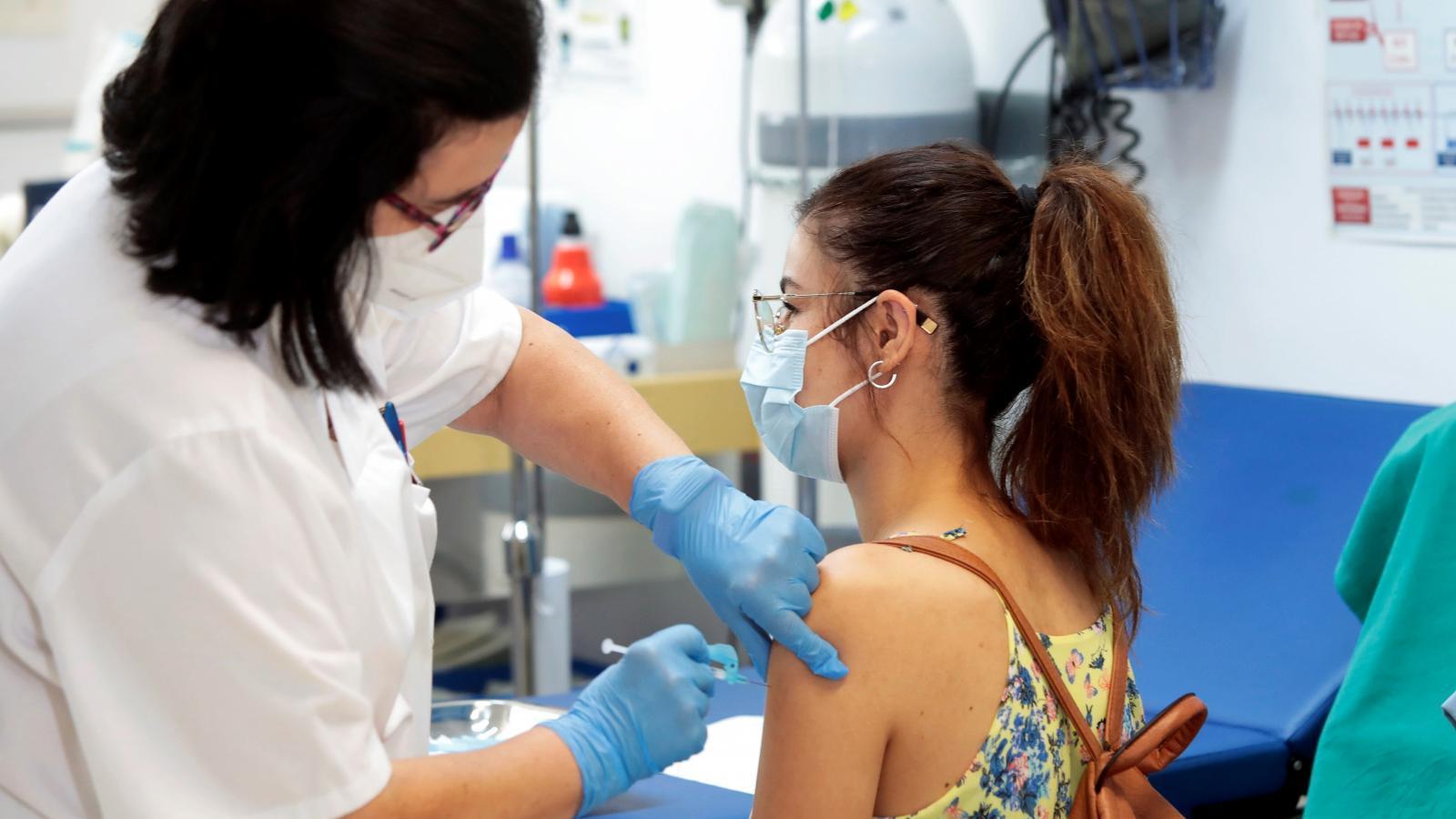 Los jóvenes españoles se vacunan mayoritariamente