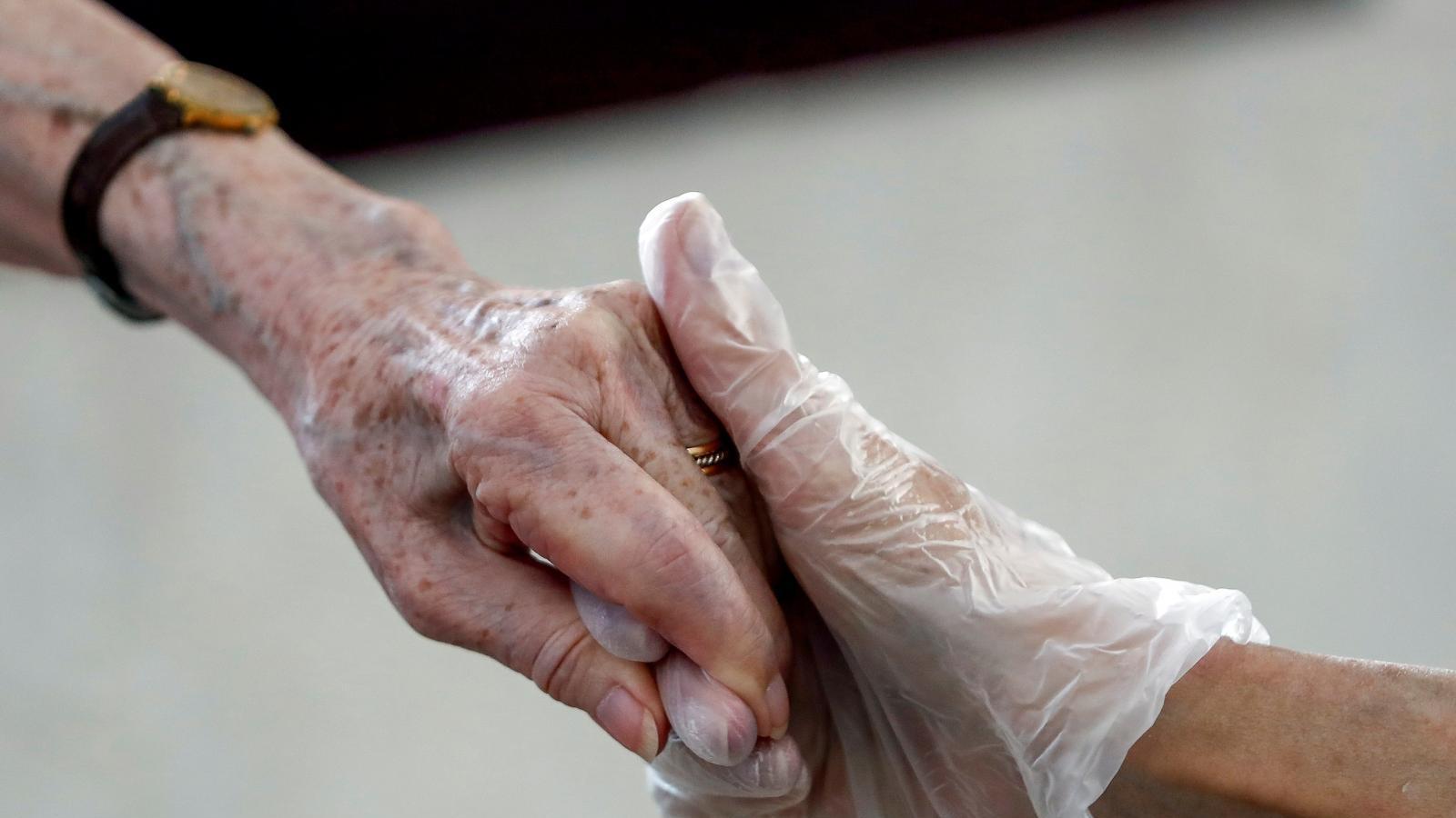 La Comunidad recomienda que las personas sin inmunizar no acudan a las residencias