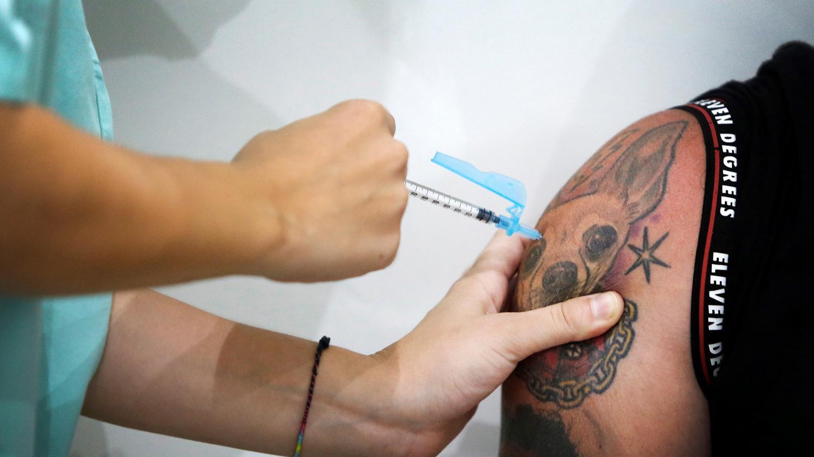 Sanidad distribuye 2,8 millones de dosis de vacunas contra la covid