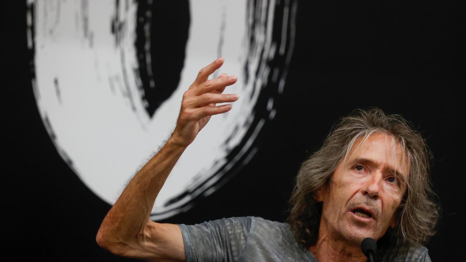 Robe Iniesta lanza nueva gira: "Es el momento de adaptarse y tocar como sea"