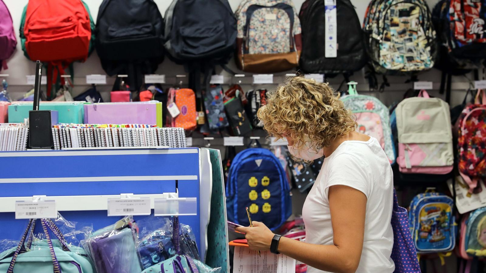 Las familias gastarán 1.890 euros por hijo el próximo curso