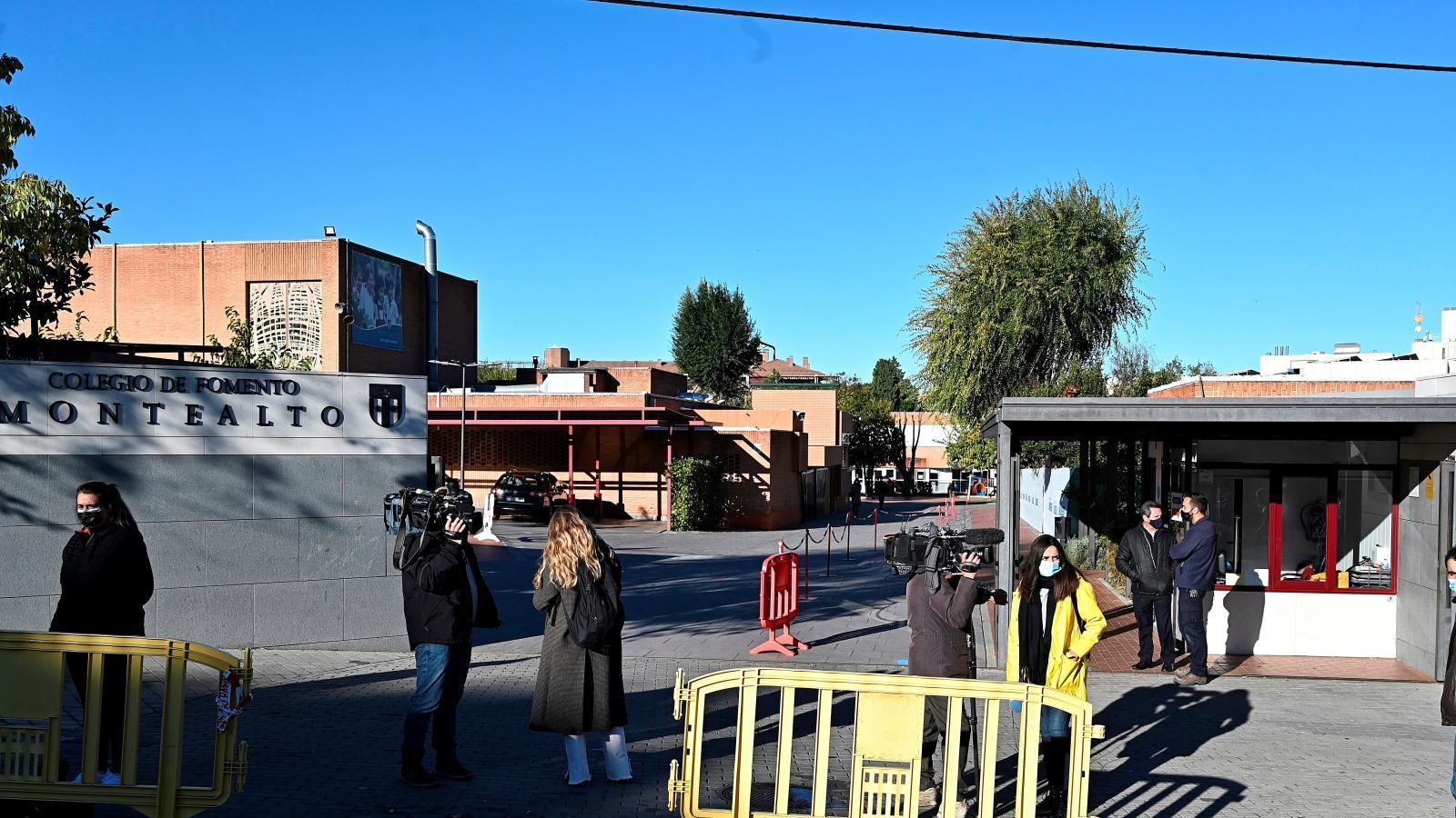 Las niñas heridas en un atropello junto a un colegio de Madrid están estables