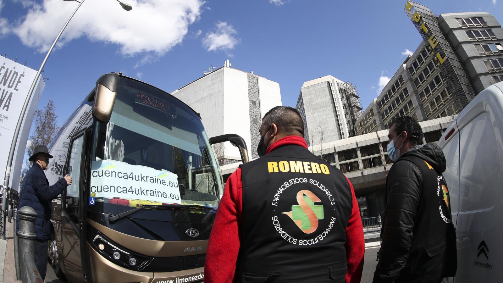 Farmacéuticos de Madrid se vuelcan con los refugiados ucranianos en Polonia