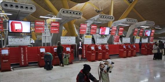 González reclama un plan para recuperar el 'low cost' en Barajas