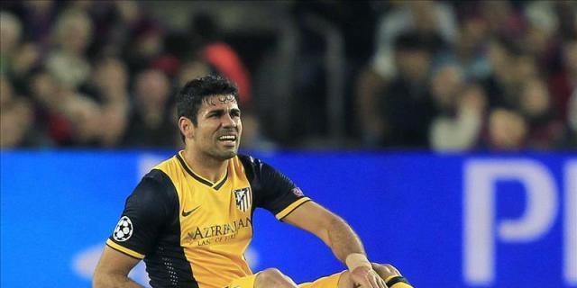 Diego Costa nota un pinchazo en el bíceps femoral y pide el cambio