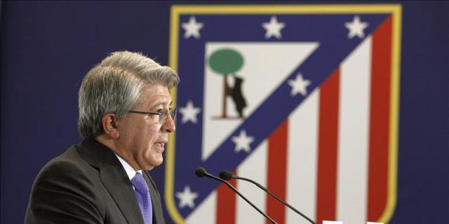 Cerezo dice que "los peluqueros" estaban intentando arreglar el césped