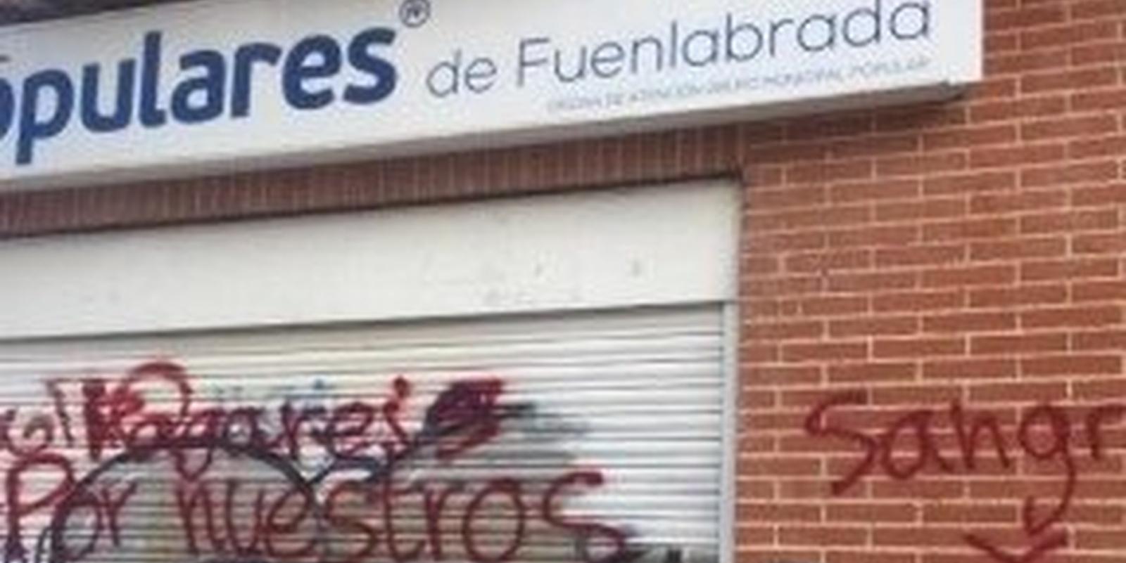 PP denuncia en comisaría las pintadas amenazantes en su sede de Fuenlabrada