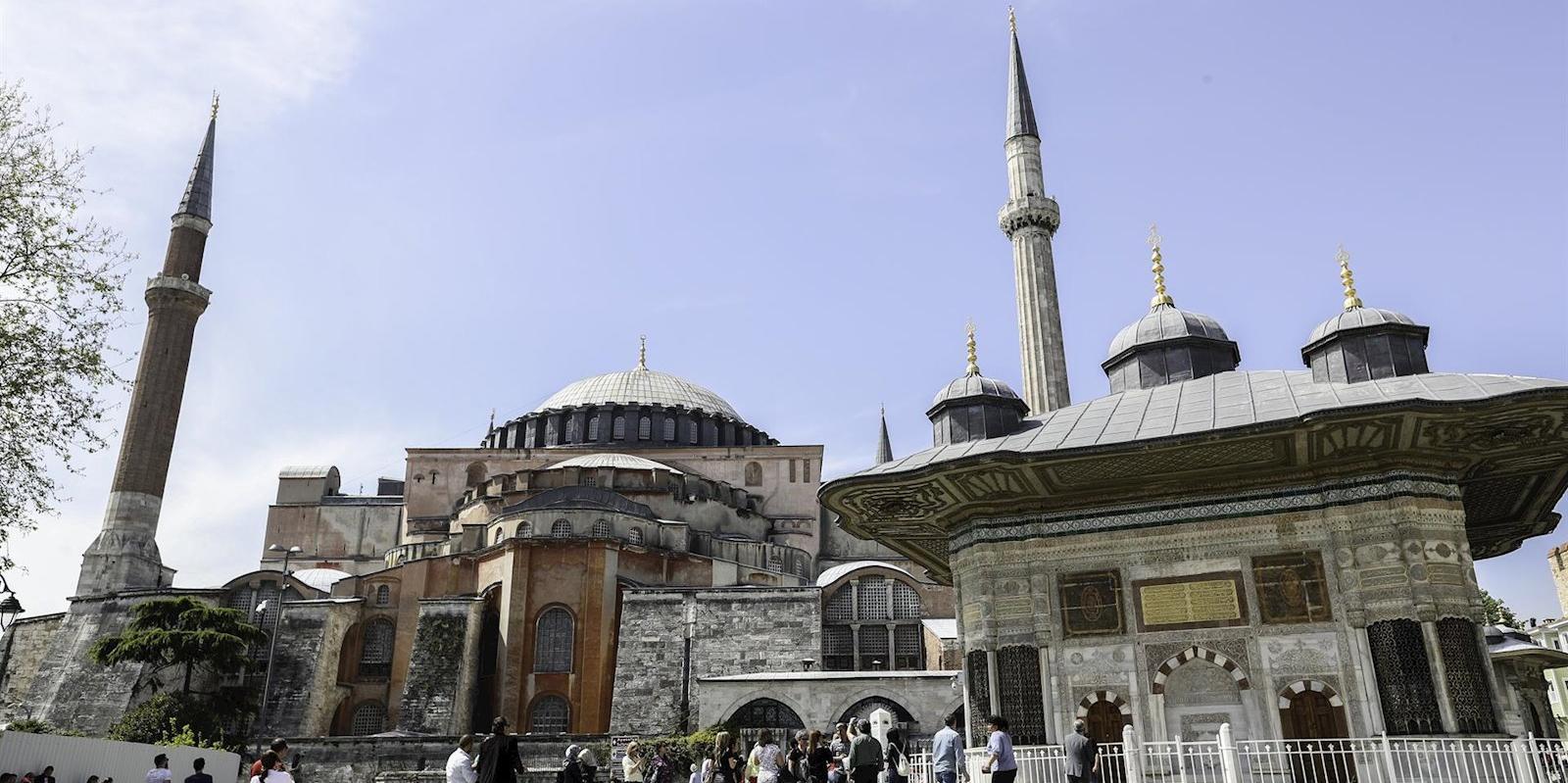 Erdogan encabeza el primer rezo musulmán en Santa Sofía tras su reconversión en mezquita