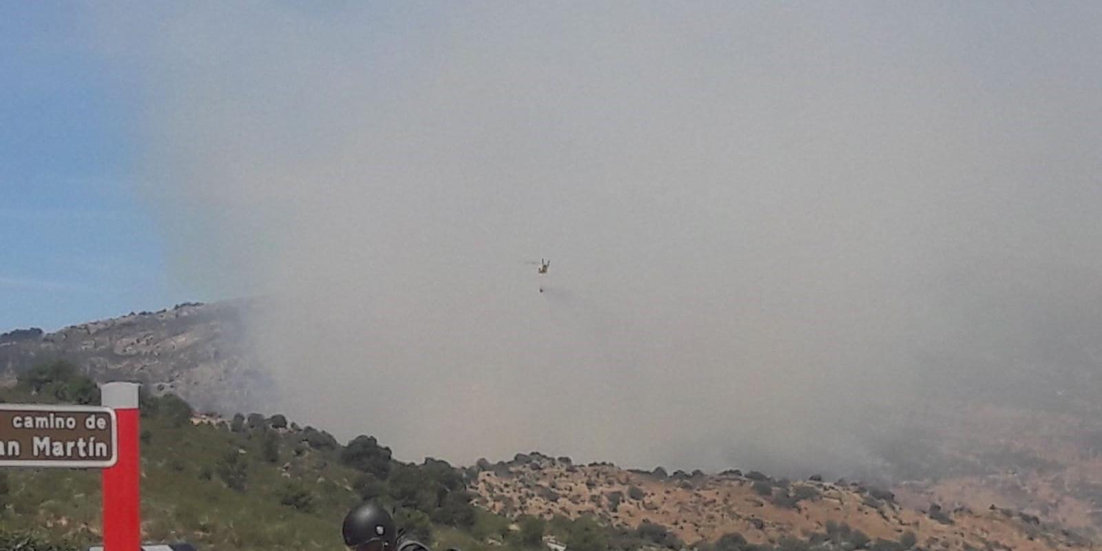 La UME ya trabaja en las tareas de extinción del incendio forestal originado en Robledo de Chavela